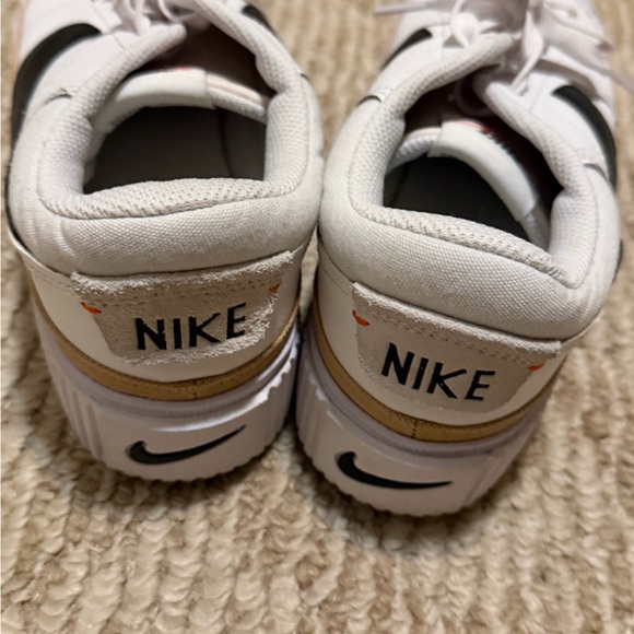 Nike White and Black Sneakers - Picture 4 of 7